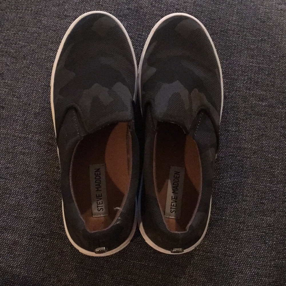 Cameo Steve Madden sneakers